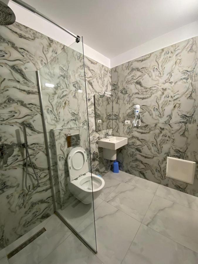Dosti Apartment *